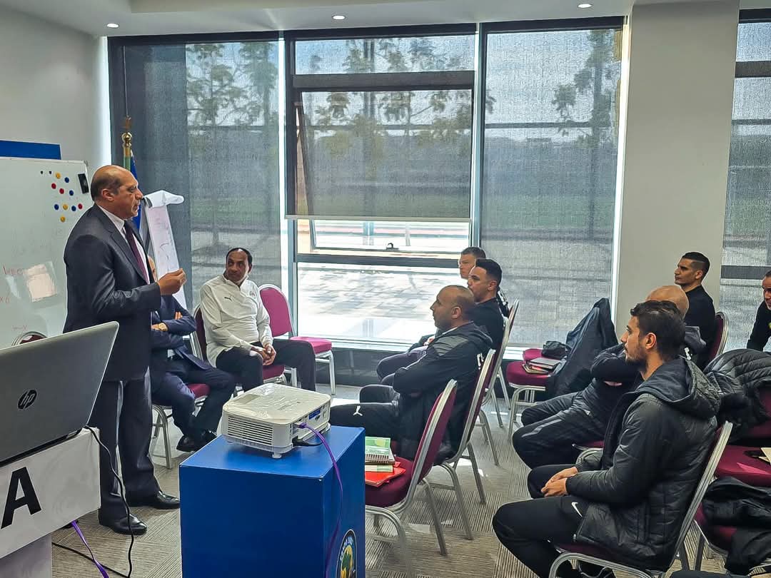 رئيس اتحاد الكرة يفتتح دورة المسار السريع لمدربى المستقبل 3 404