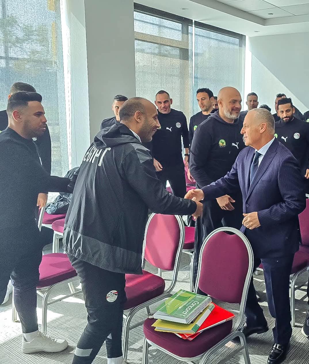 رئيس اتحاد الكرة يفتتح دورة المسار السريع لمدربى المستقبل 4 407