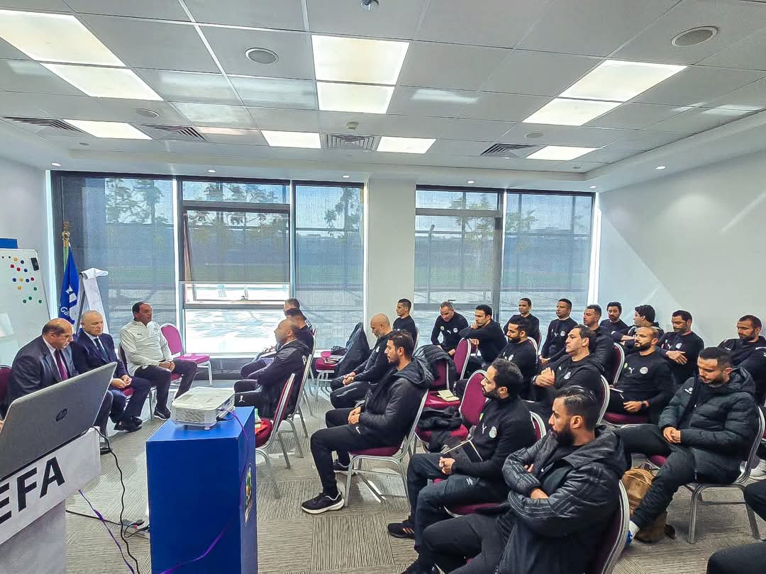 رئيس اتحاد الكرة يفتتح دورة المسار السريع لمدربى المستقبل 6 408