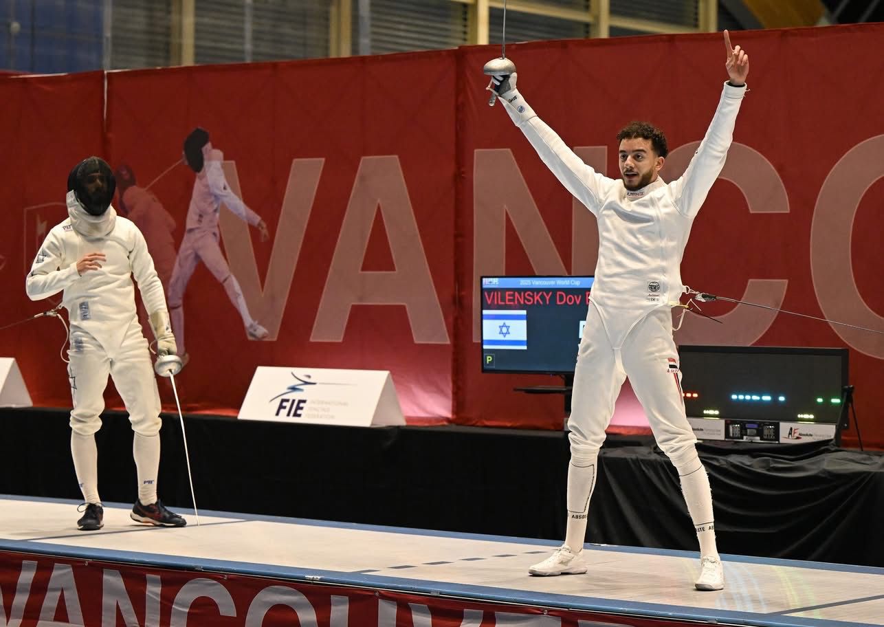 وزير الرياضة يهنئ البطل محمد السيد بعد تتويجه بذهبية كأس العالم لسلاح الإيبيه 3 118