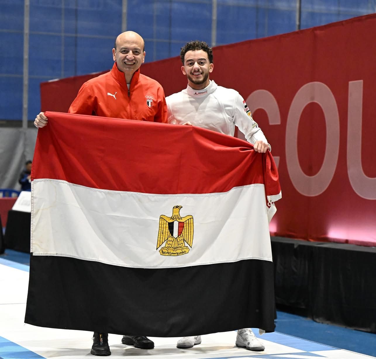 وزير الرياضة يهنئ البطل محمد السيد بعد تتويجه بذهبية كأس العالم لسلاح الإيبيه 2 120