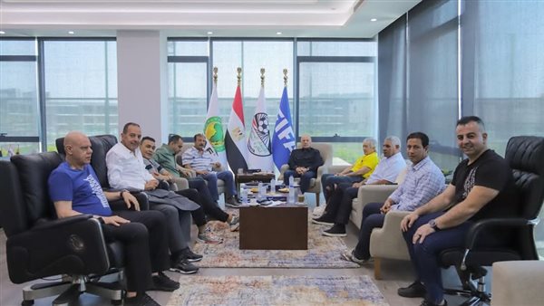 أبوريدة يبحث برنامج