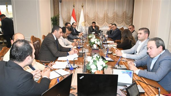 وزير الرياضة يبحث