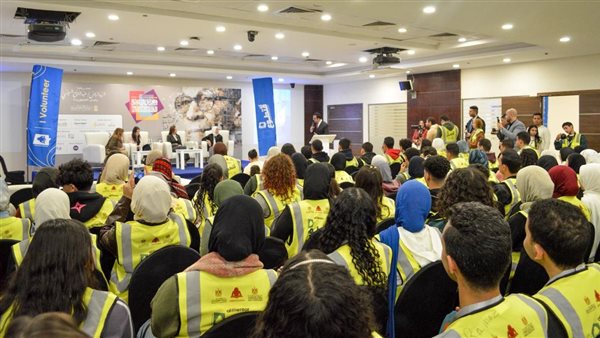 وزير الشباب يهنئ