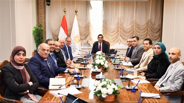 وزير الرياضة يلتقي