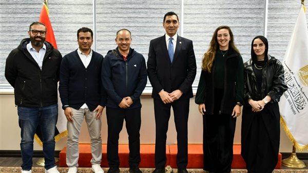 وزير الرياضة يلتقي