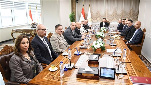 وزير الرياضة يلتقي