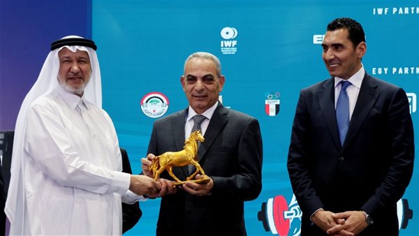 وزير الرياضة يفتتح